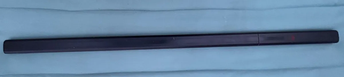 Katana décoratif – Clan Uchiha (Naruto) – Lame métal – Bon état