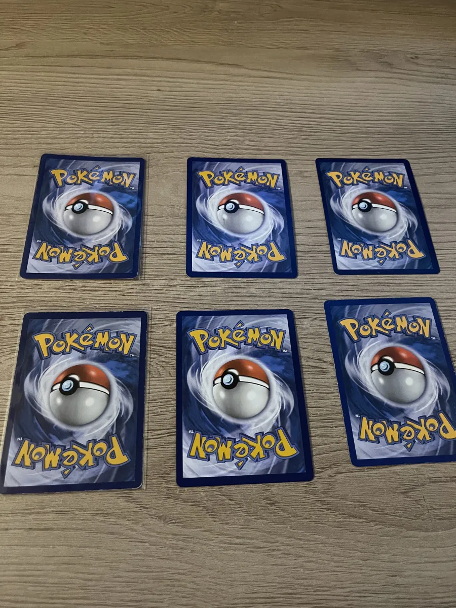 Lot de 6 cartes Pokémon différentes séries