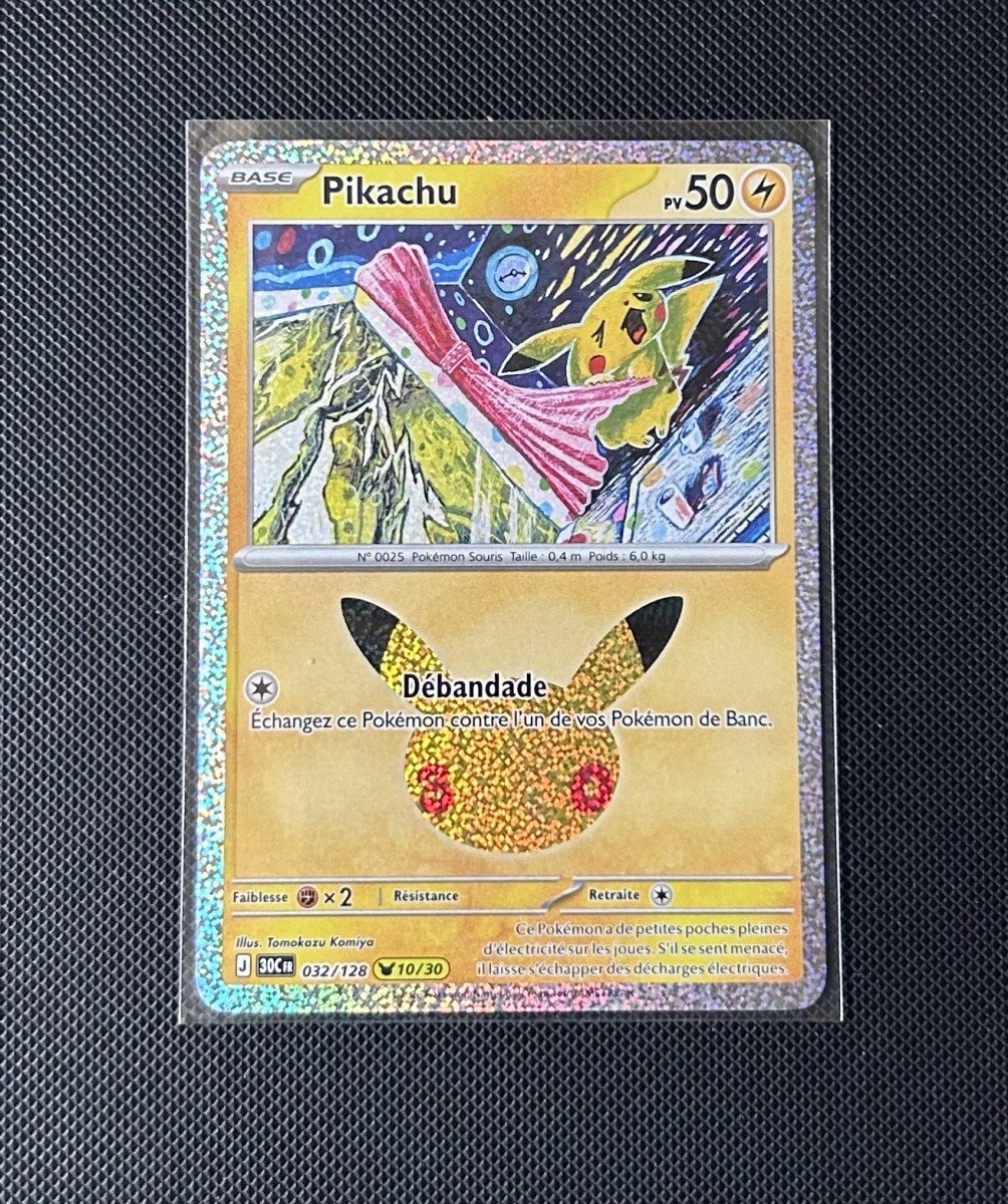 Carte Pokémon - Pikachu 32/128 - Holo - 30ème Anniversaire