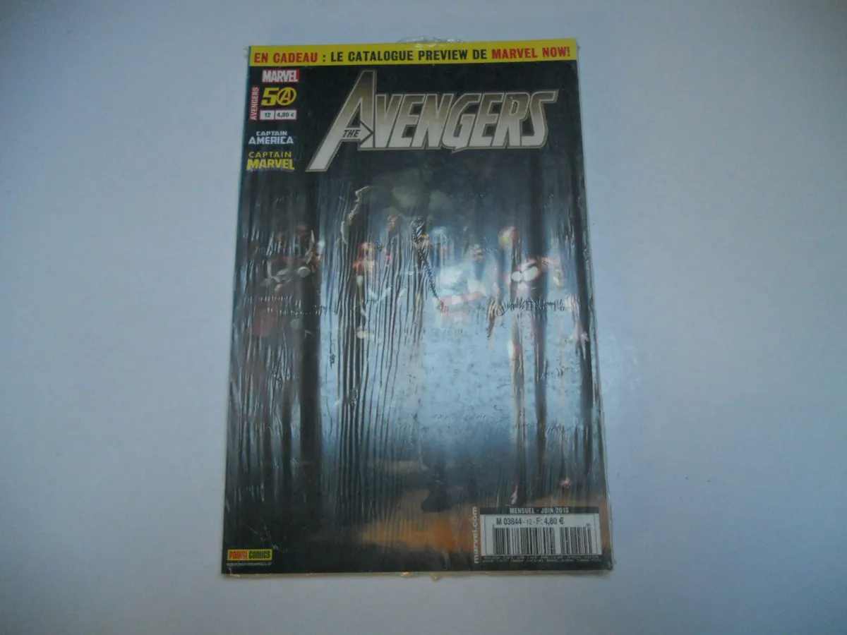 Avengers N° 12 : " La Fin Des Temps " avec catalogue Panini Comics  Juin 2013   )TBE