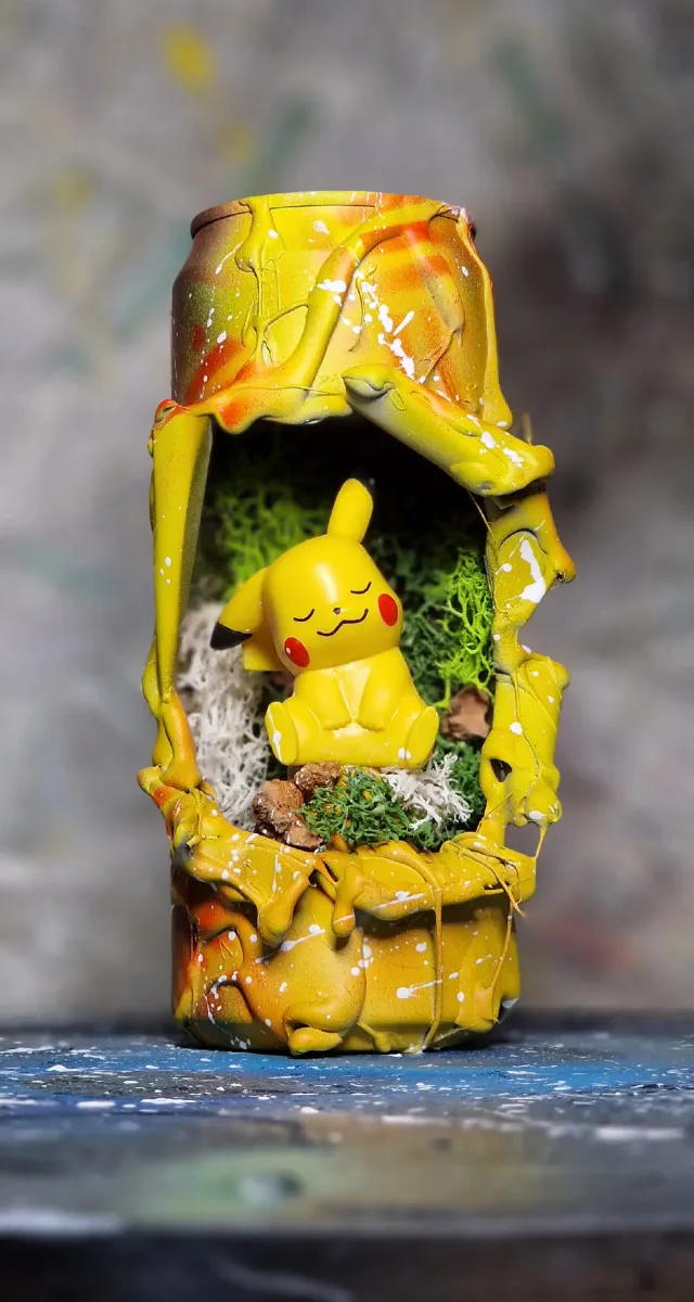 Canette recyclée mini diorama Pikachu Pokémon