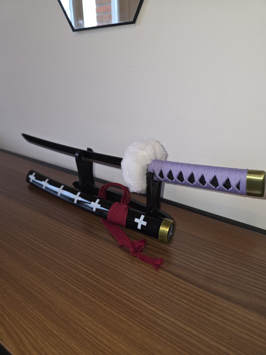 Réplique décorative non tranchante – Mini katana inspiré Trafalgar Law (One Piece)
