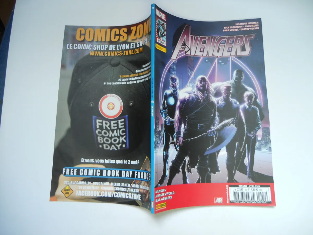 ( The ) Avengers N° 22 ( Avril 2015 - Couverture 1/2 ) : " Les Trois Avengers " ( Avengers + Avengers World + New Avengers ) TBE