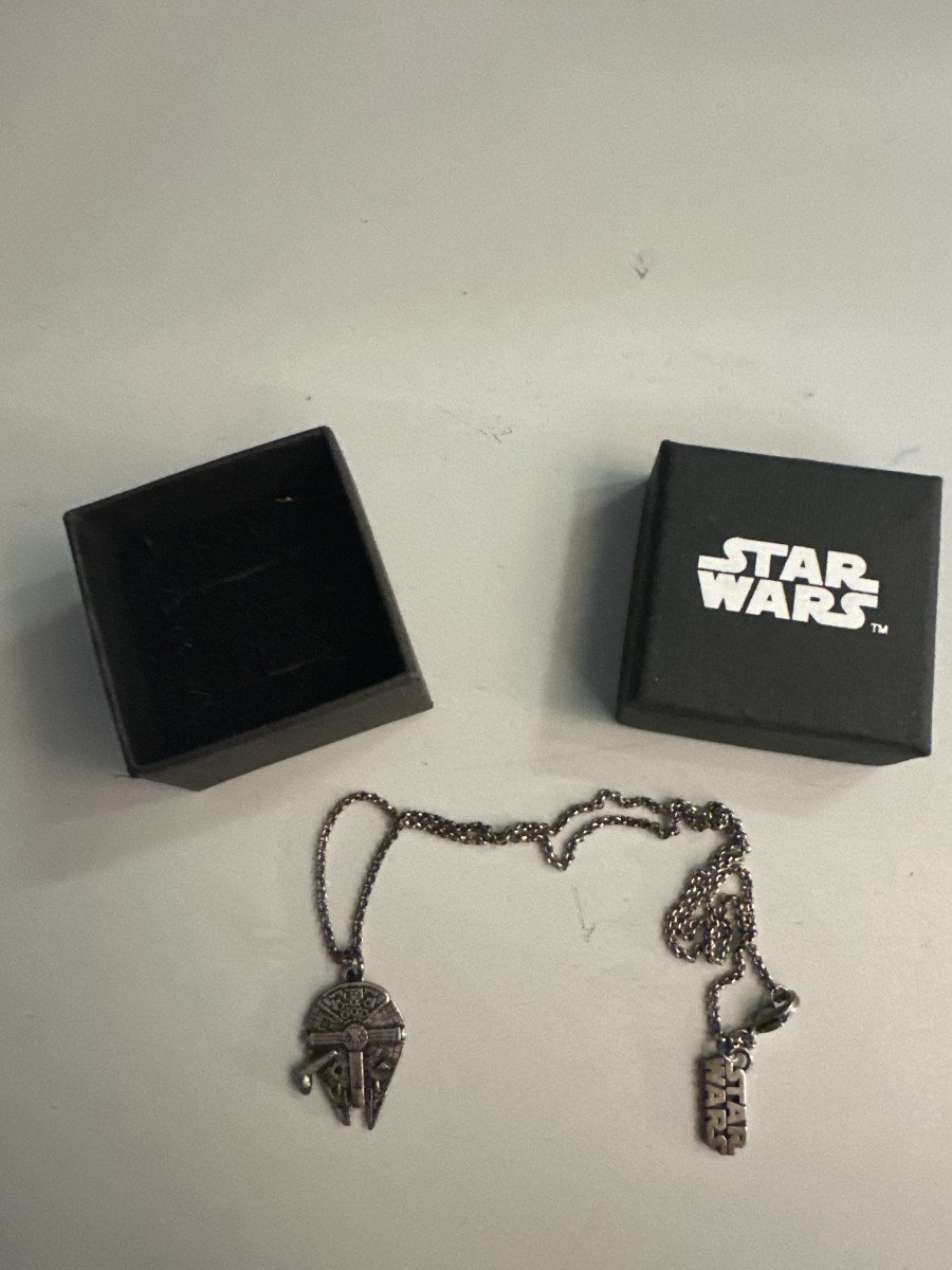 Pendentif milennium falcon Lucasfilm argent neuf