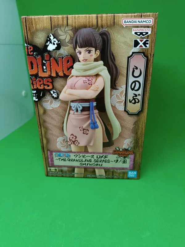 Figurine one piece shinobu