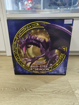 YU-GI-OH! - Dragon mauve aux yeux rouges - Statuette 33cm