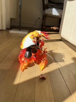 Figurine rengoku dans demon slayer