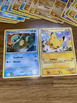 Lot de carte pokemon de 2009 à 2011 dont un carapace et un Pikachu