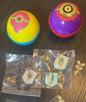 pokeball pins badges arènes