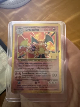 Carte Pokémon Dracaufeu 4/102 – 30e Anniversaire – Collection Classique