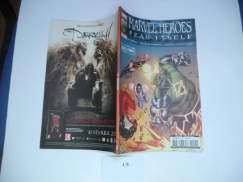 Marvel Heroes  N° 13 Panini  MARVEL - 01/02/2012 TBE C5