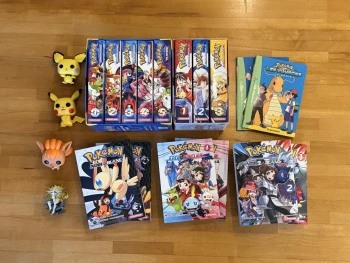 Lot Pokémon : Mangas + Figurines (Goupix, Pikachu, Pitchu, Arceus)