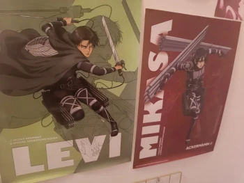 Lot de 2 poster de levi et mikasa neuf