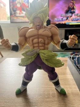 Figurine broly