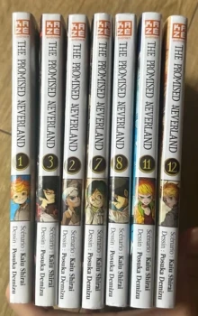 Lot de 7 tomes The promised Neverland