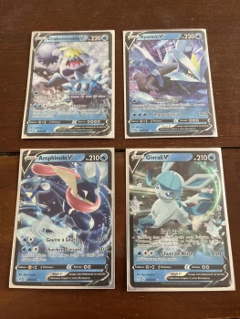 Lot de 4 cartes Pokémon rare V