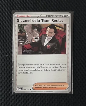 Carte Pokémon - Giovanni de la Team Rocket 204/217 - Héros Transcendants