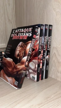 Lot L’attaque des titans + Tome spécial « Before the fall »