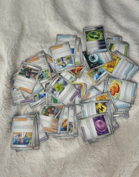 Lot cartes Pokémon Dresseur et objets