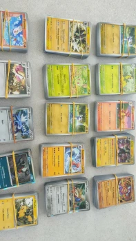 1000 cartes Pokémon dont 100 brillantes