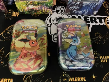 🇫🇷 2 Mini-tins Pokémon Évolution Prismatiques EV 8.5 Pyroli & Aquali (Scellée)