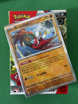 Deck d’avant première Pokémon EV 01 Brutalibré stamp Écarlate et Violet