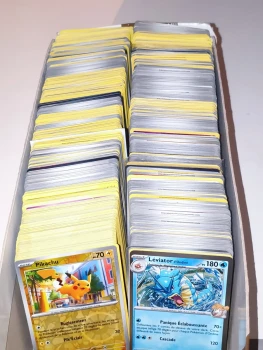 100 cartes Pokémon FR