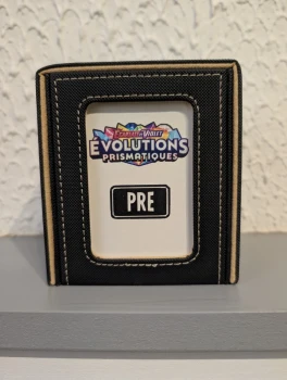 Box de rangement Pokémon - Écarlate et Violet "Évolutions Prismatiques" (PRE) - Deck Box premium
