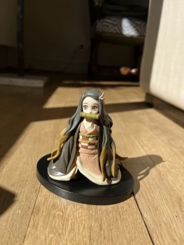 Figurine de nezuko dans demon slayer