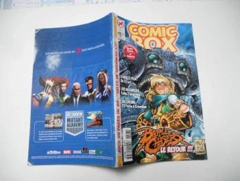 comic box N° 26 aout  2000 + cahier tales of darkness + 2 poster wonder woman et authority TBE