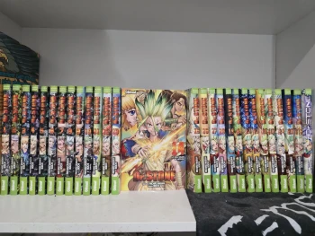 intégrale dr.stone + figurine