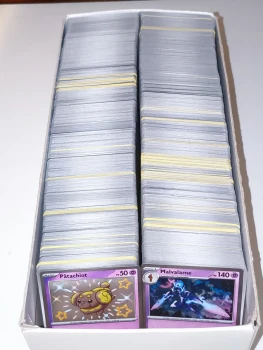 Lot de 100 cartes Pokémon VF en très bon état