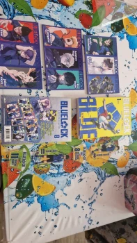 Blue Lock tome 1 italien +stand acrylique +magnet +ex libris