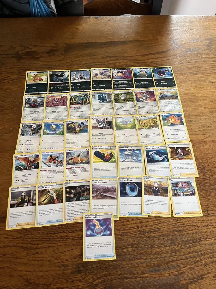 Lot de 81 cartes Pokémon