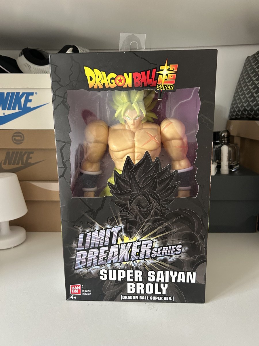 figurine broly