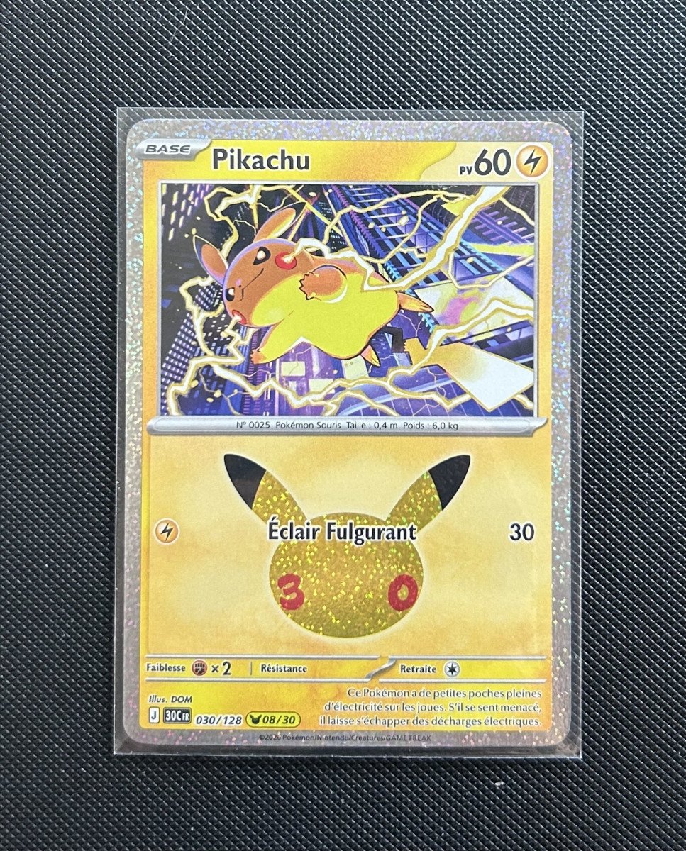 Carte Pokémon - Pikachu 30/128 - Holo - 30ème Anniversaire