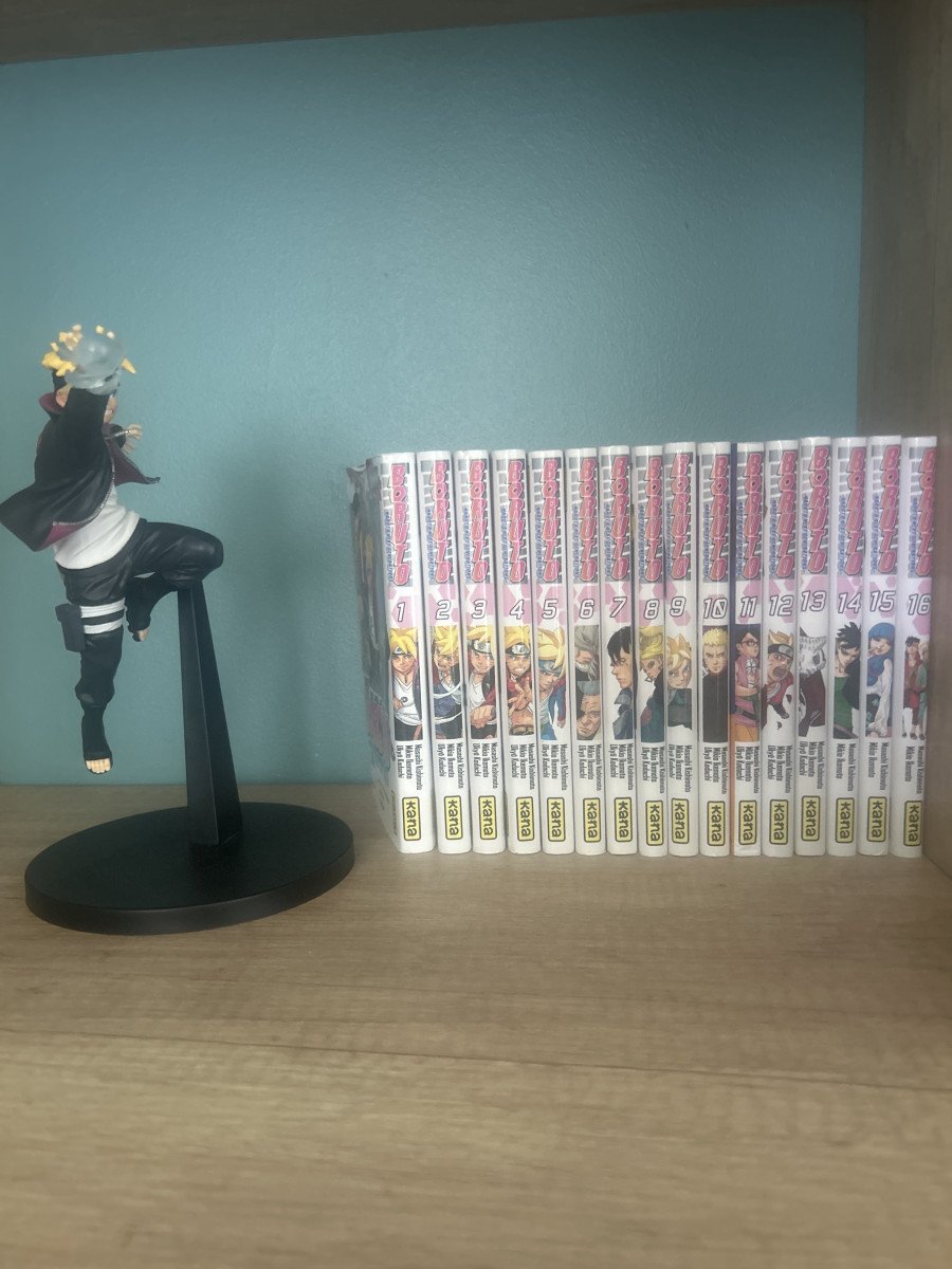Lot 16 tomes Boruto + figurine