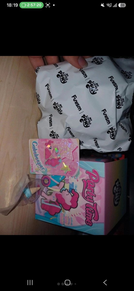 Figurine pinkie pie