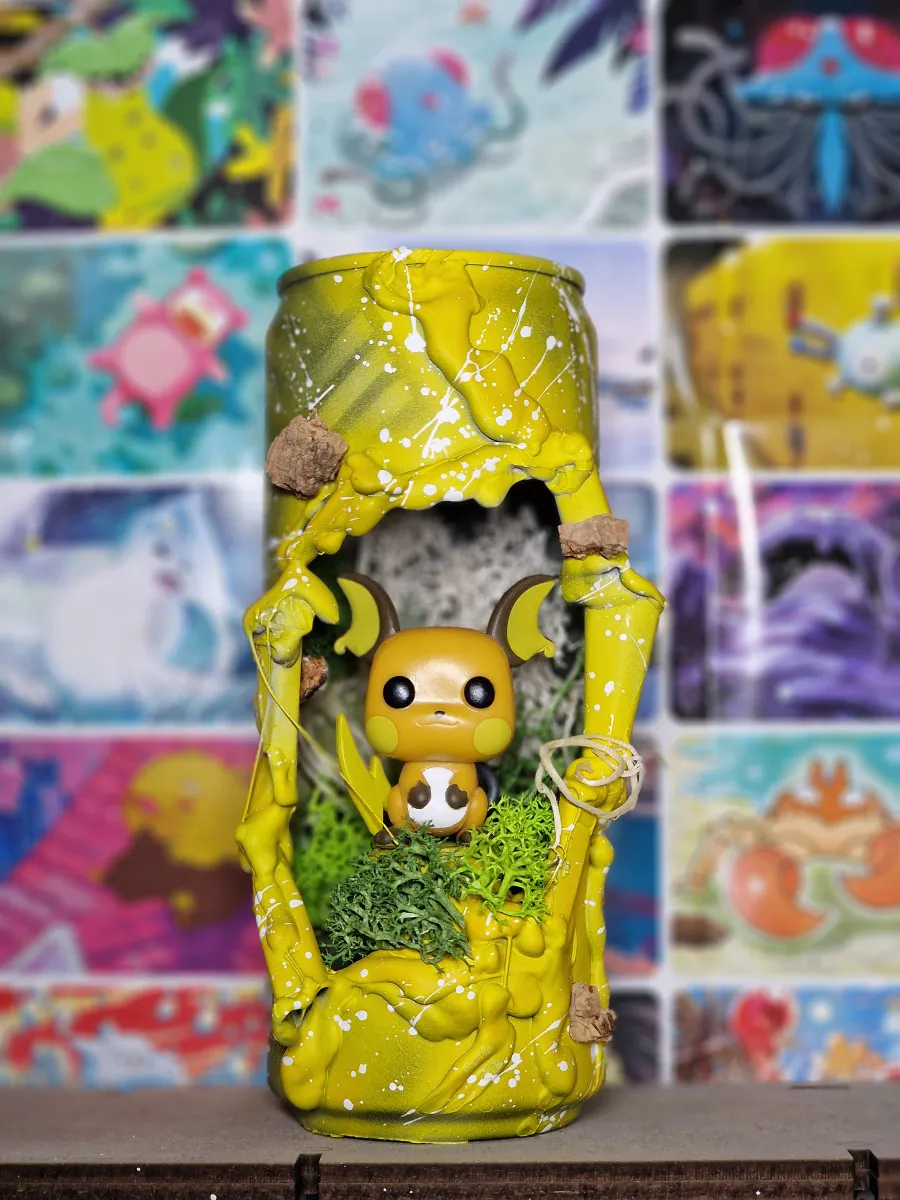 Création unique – Diorama en canette recyclée 🌿 raichu pokemon