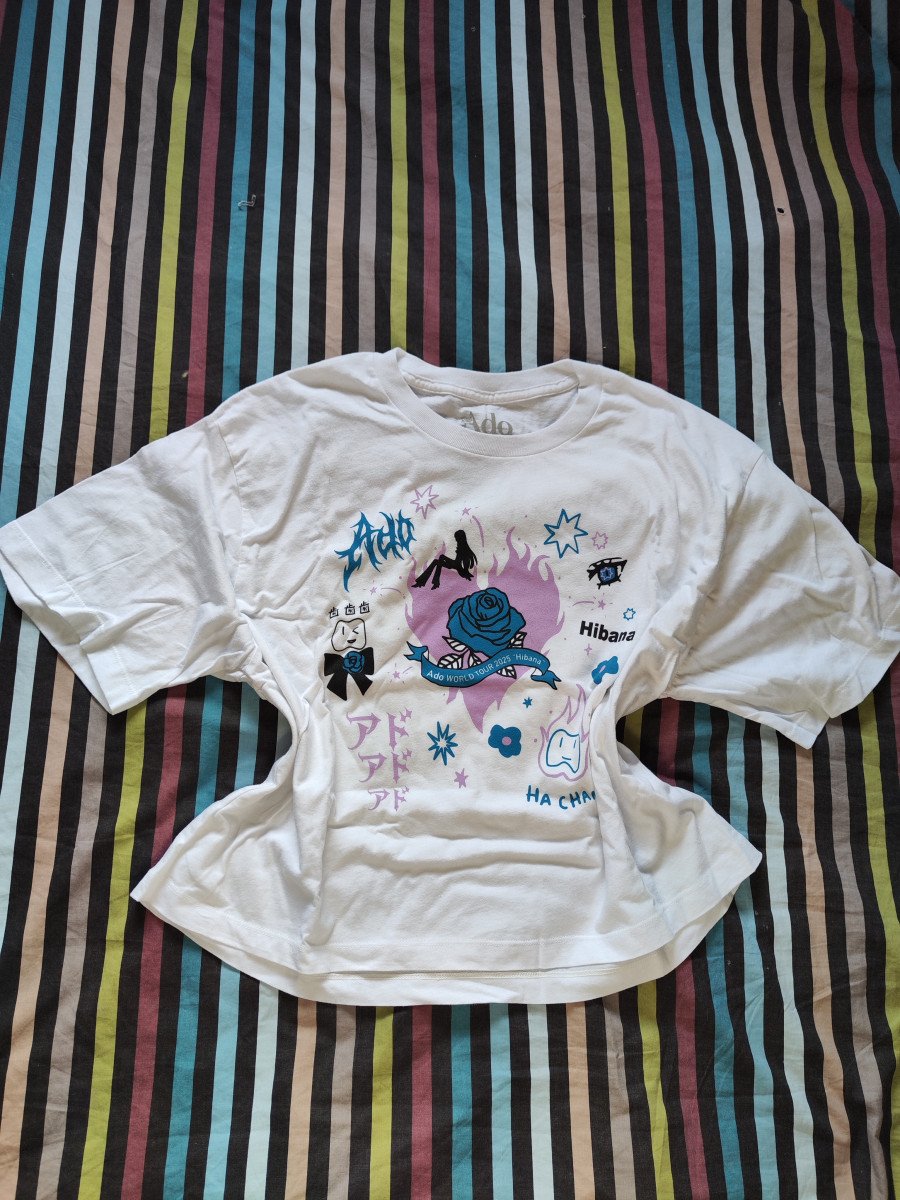 T-shirt/Crop top officiel Ado Hibana Tour