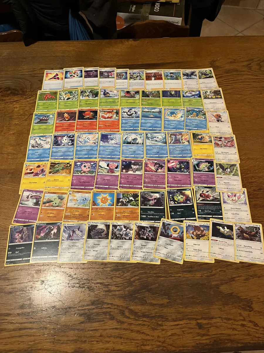 Lot de 65 cartes Pokémon