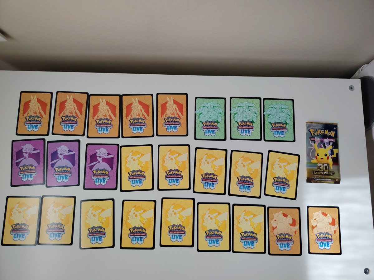 25 Cartes Pokémon 30 ans JCC Live Non Utilisé et le sachet de booster 🇫🇷