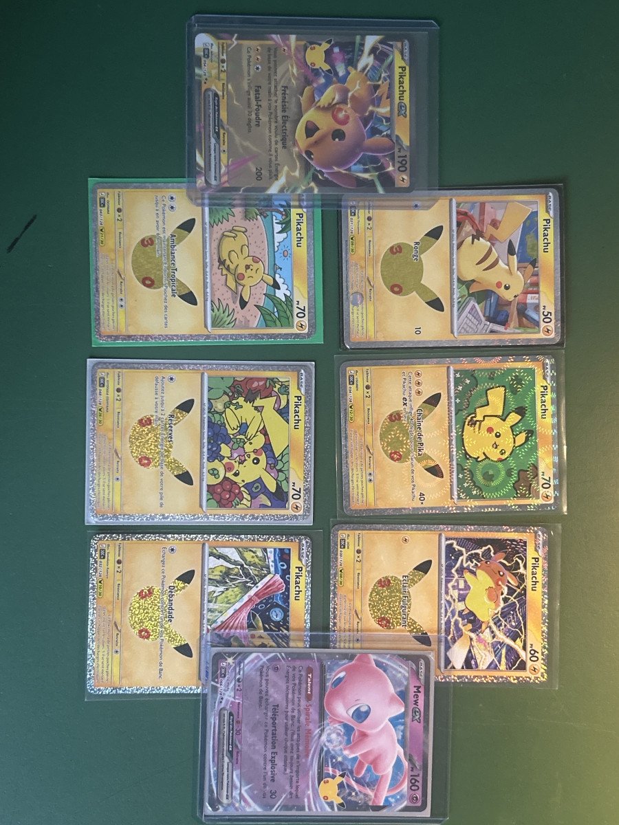 Lot de 8 cartes Pokémon 30 ans : Pikachu Ex + Mew Ex + 6x Pikachu séries