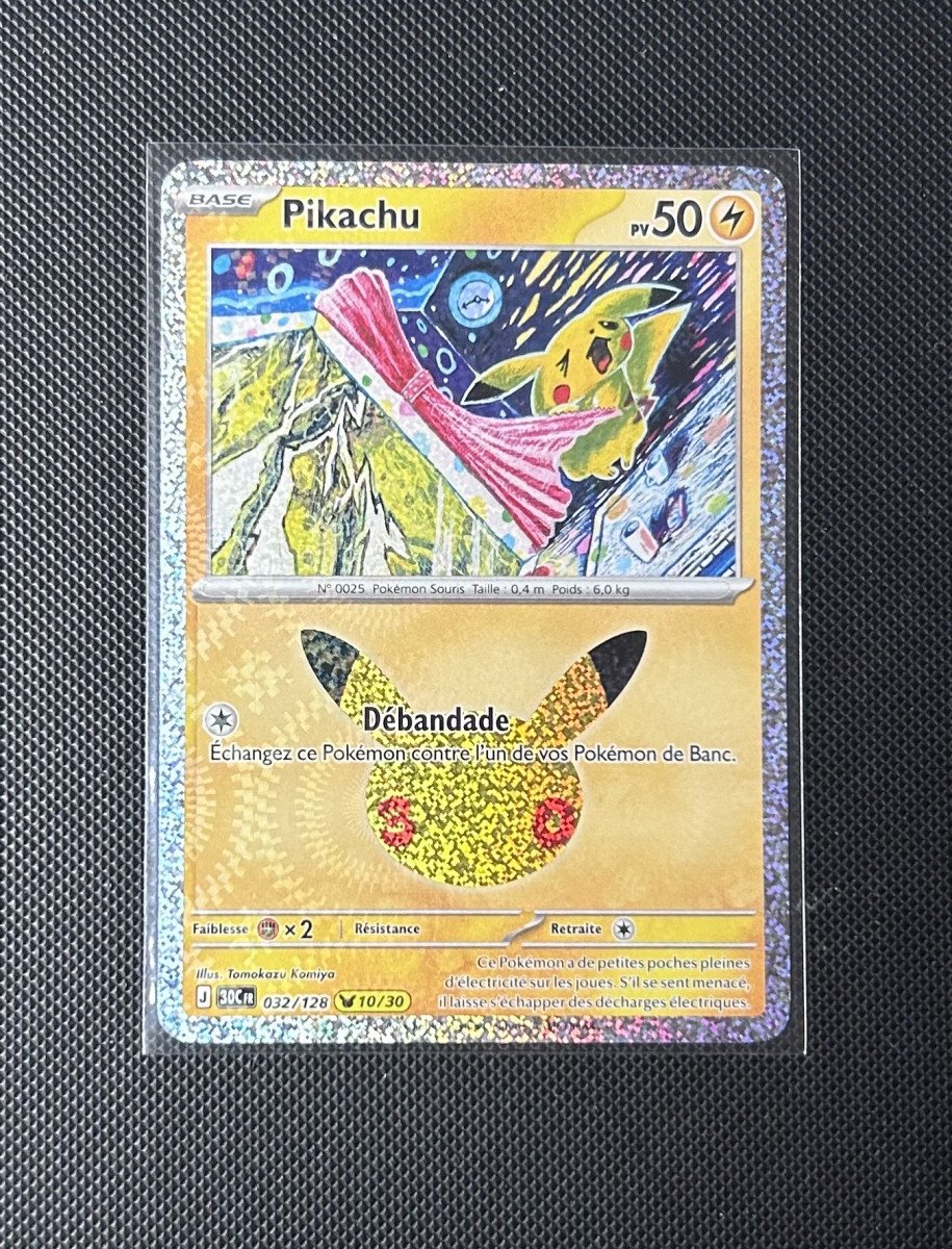 Carte Pokémon - Pikachu 32/128 - Holo - 30ème Anniversaire