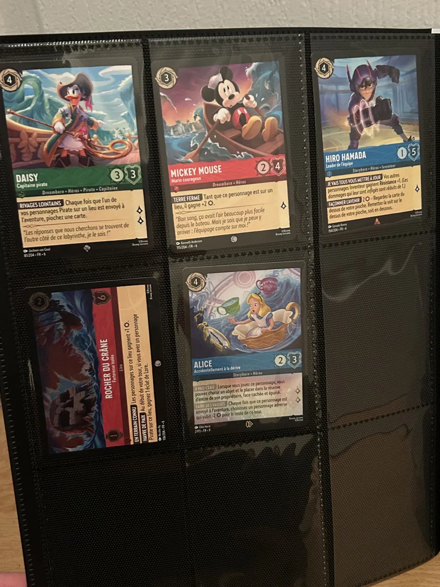 Coffret collector Stitch Lorcana + 1 coffret cadeau + Booster de 12 cartes