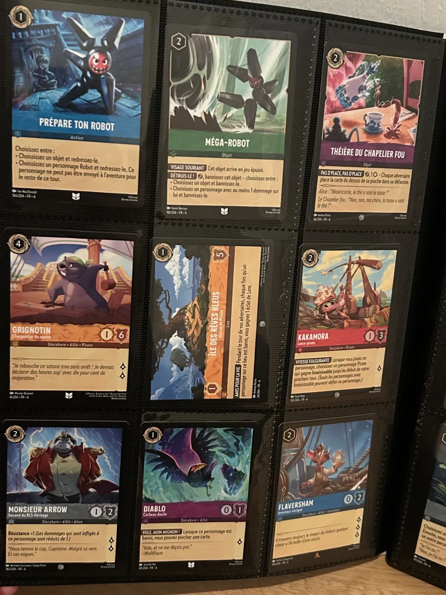 Coffret collector Stitch Lorcana + 1 coffret cadeau + Booster de 12 cartes