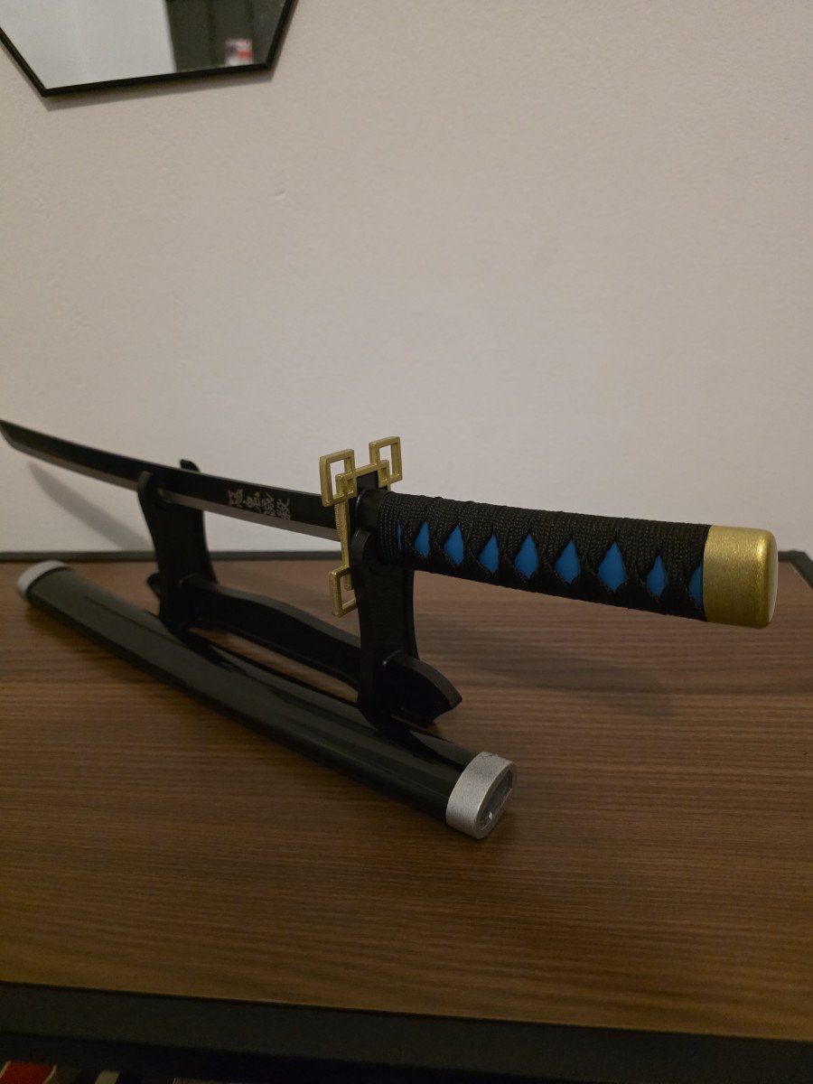 Réplique décorative non tranchante – Mini katana inspiré Muichiro Tokito (Demon Slayer)