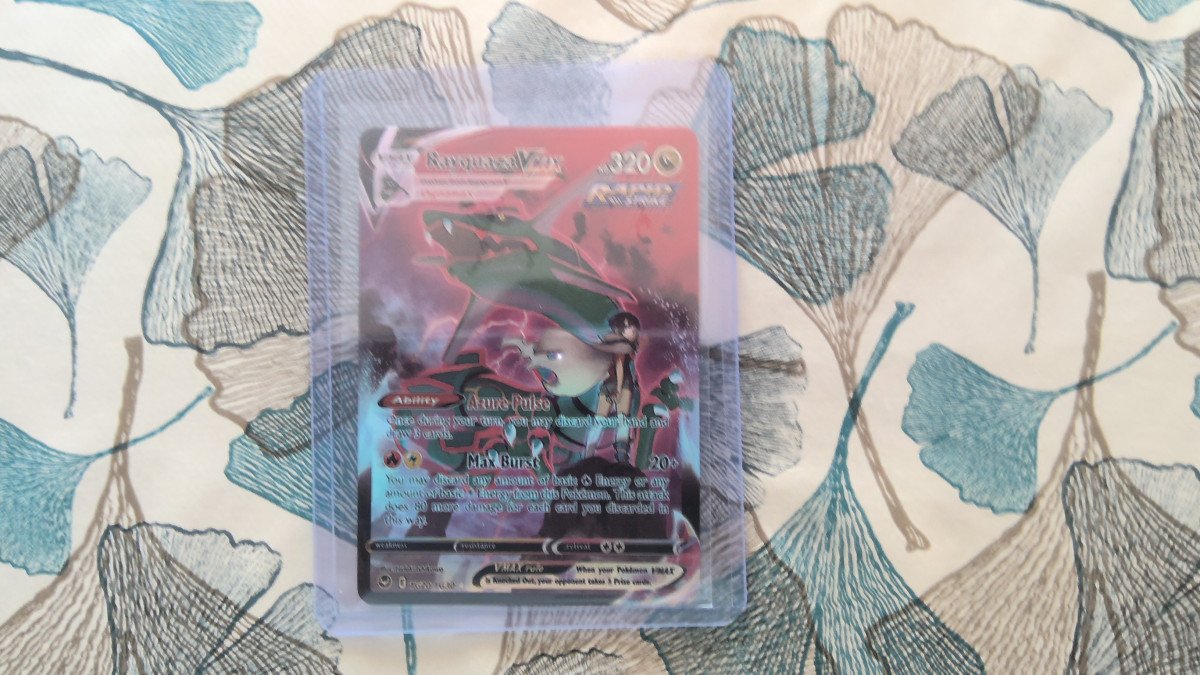 Je vends un Rayquaza Vmax TG20/TG30