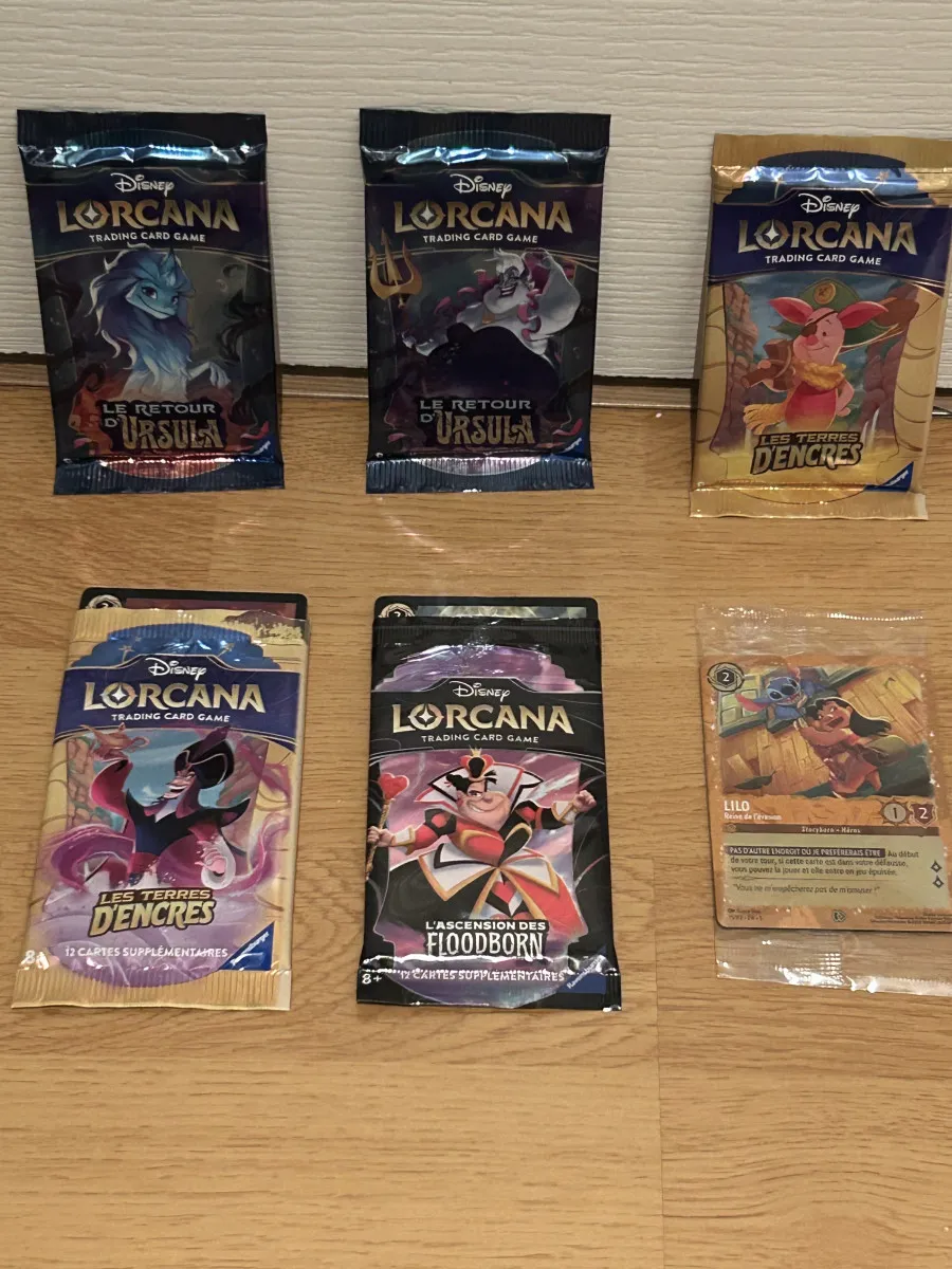 Coffret collector Stitch Lorcana + 1 coffret cadeau + Booster de 12 cartes