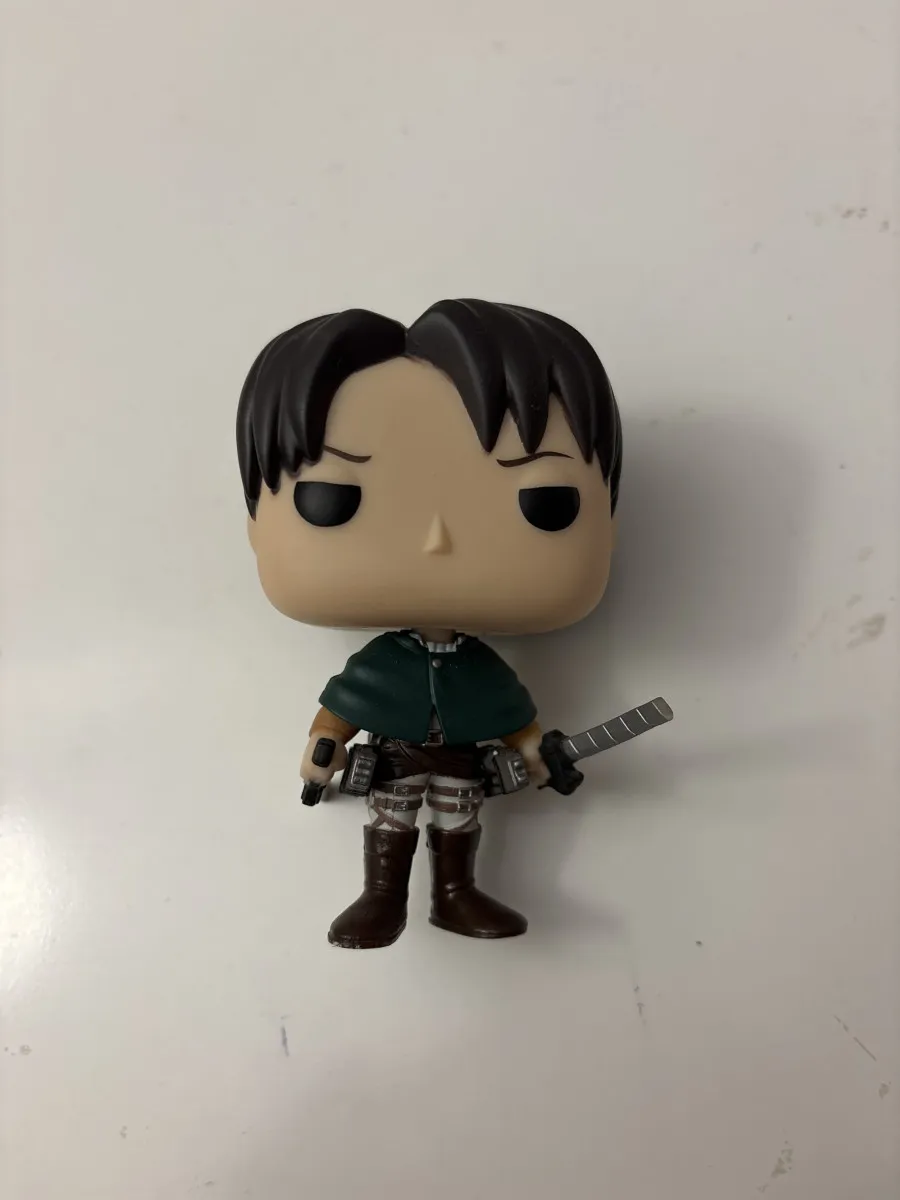 figurine pop levi